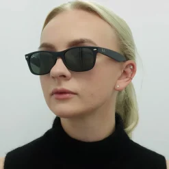 Ray-Ban Sunglasses New Wayfarer 2132 622 Black Rubber Green Small 52mm