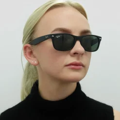 Ray-Ban Sunglasses New Wayfarer 2132 622 Black Rubber Green Medium 55m